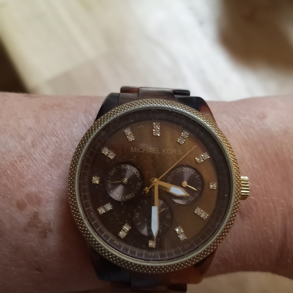 Michael Kors Turtle Shell Watch - Picture 3 of 3